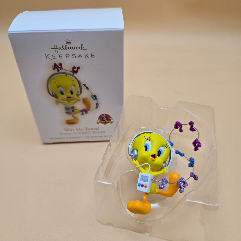 Hallmark Keepsake 2009 Wuv My Tunes! Tweety Looney Tunes Christmas Ornament